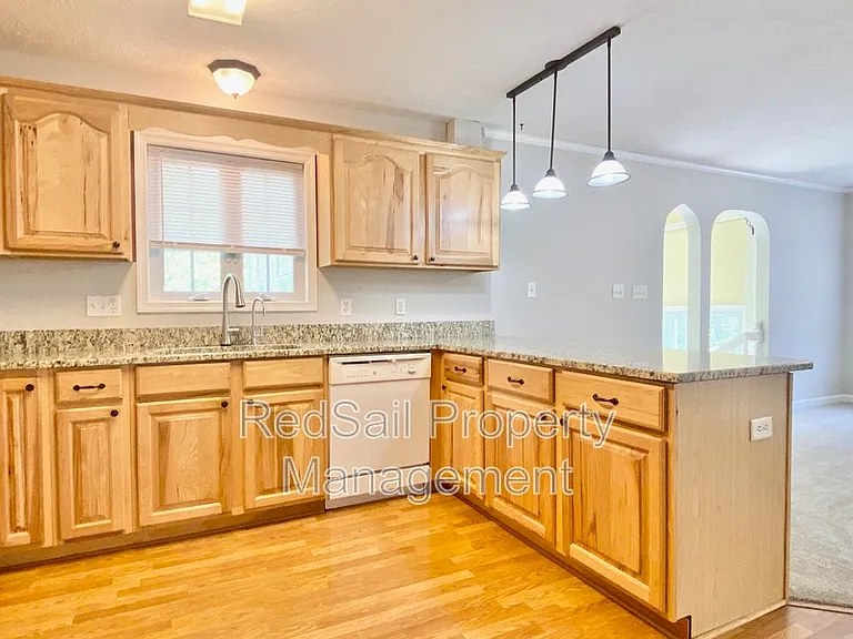102 Thunderbird Ln — Photo 12