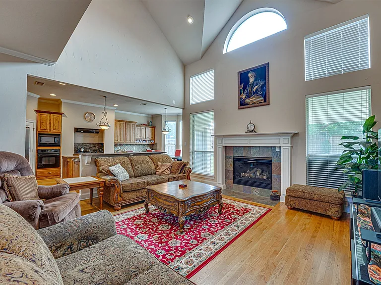 14 Center Ct — Photo 22