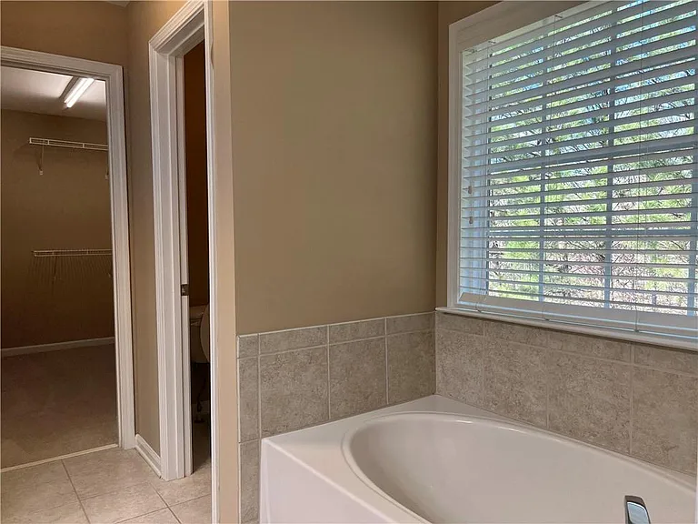 3413 Stoneham Dr — Photo 13