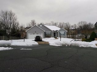 9 Raleigh Ct, Pottstown, PA 19464