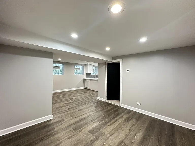 2617 W Rascher Ave #NDG — Photo 11