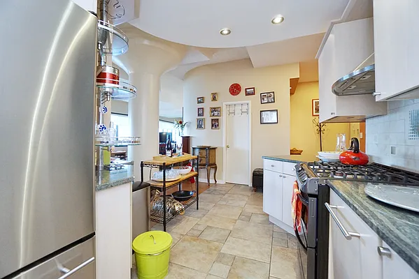 Sold by R New York | media 34