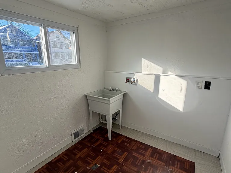 15307 Holmes Ave — Photo 11