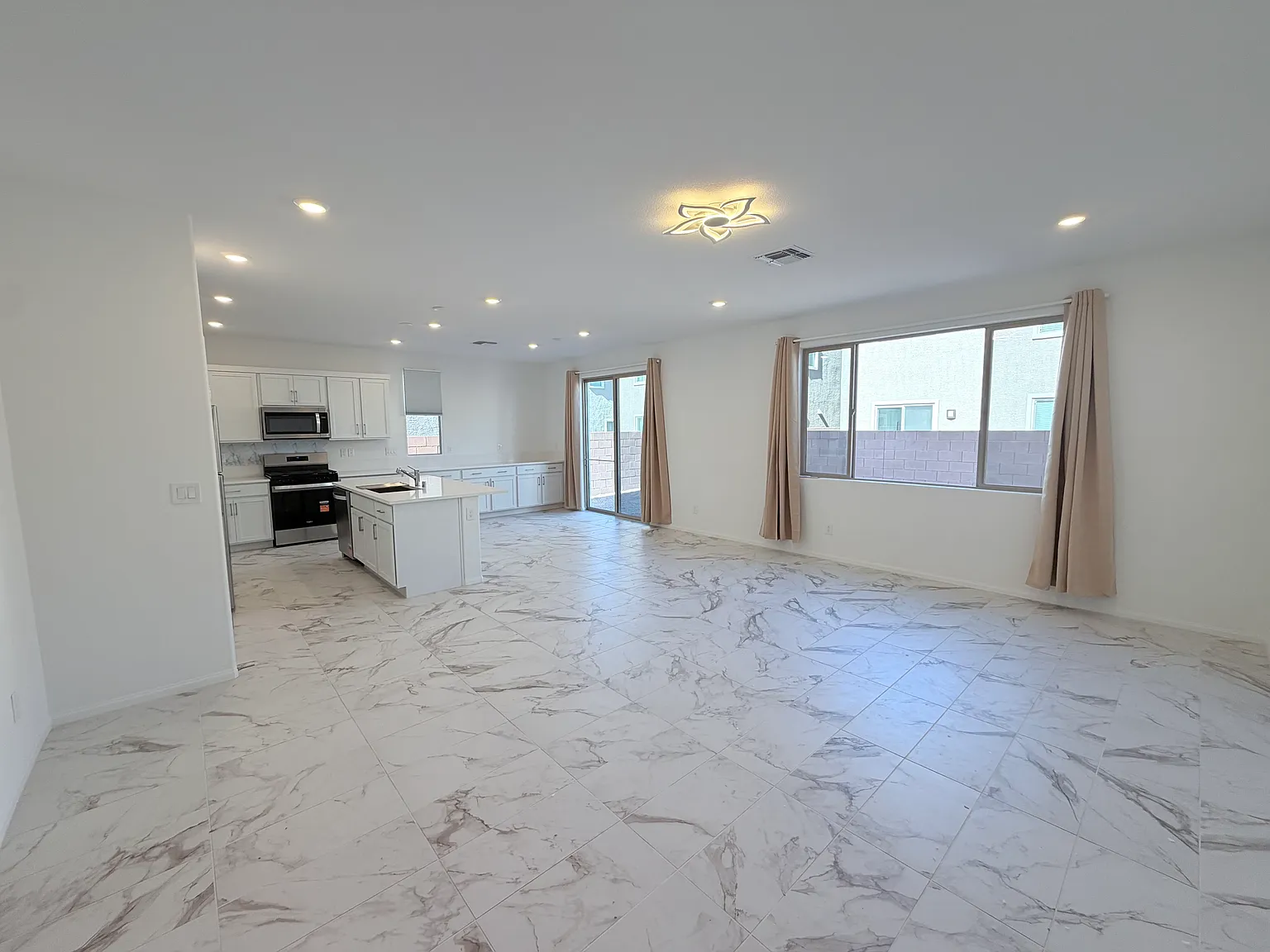 3 bed, 2.5 bath, 2030 sqft, $2,500 — Photo 3