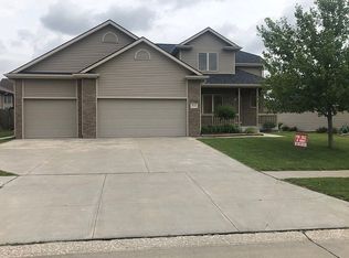 9030 Del Rio Dr, Lincoln, NE 68516