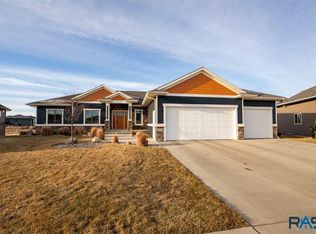 2501 S Durango Cir, Sioux Falls, SD 57110