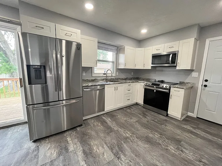 4300 S Hickory Hill Rd — Photo 5