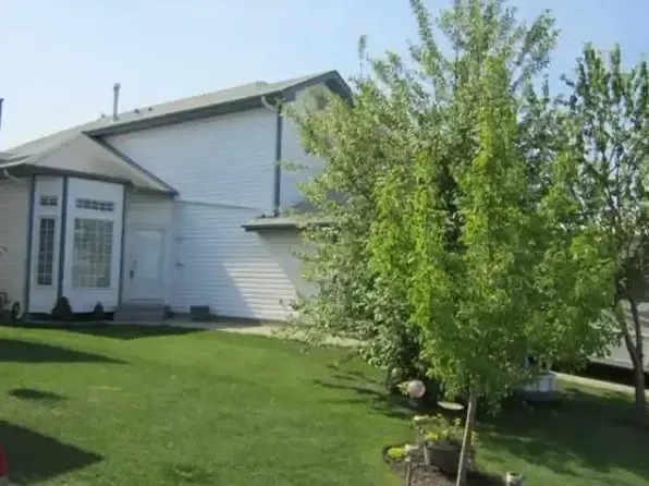 1393 Jefferys Cres NW #1A, Edmonton, AB T6L 6T4