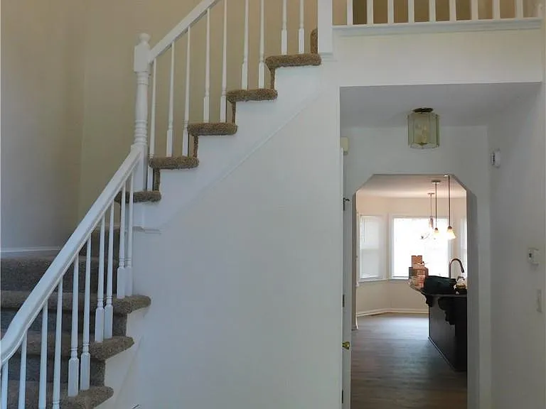 1129 Crystalwood Cir — Photo 5