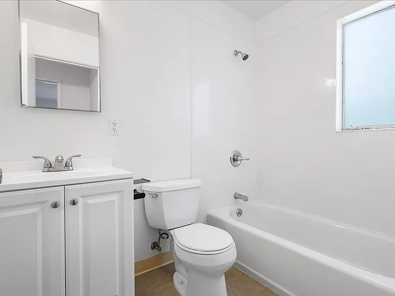 2256 Pacific Ave #G - 2 bedroom | 1 bath | Upper unit — Photo 11
