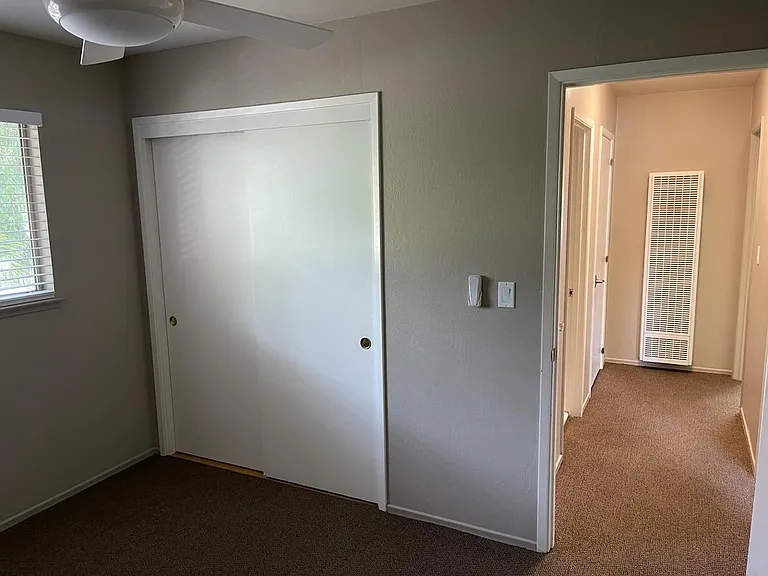 560 University Dr #7 — Photo 6