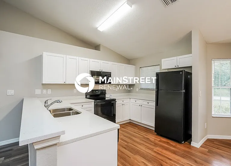 3748 NE 15th Pl — Photo 6