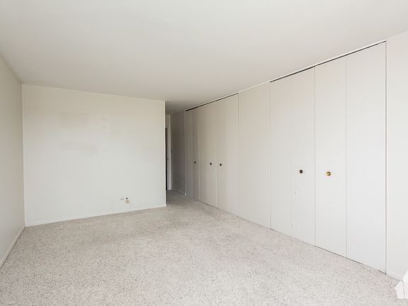 3rd image of 3930 N Pine Grove Ave APT 901