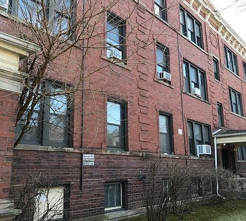2nd image of 1449 W Catalpa Ave #1