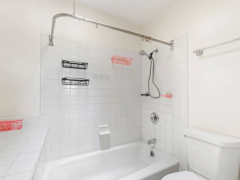 120 Thoma St #C — Photo 12