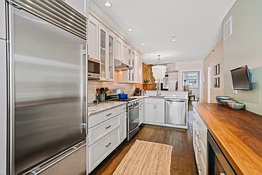 Sold by Avenue Sotheby's International Realty