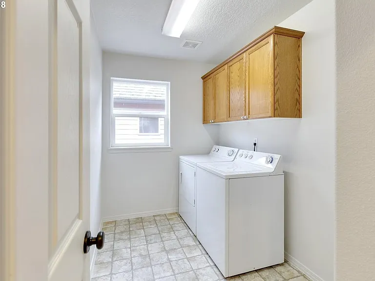 1174 SE Westerland St — Photo 8