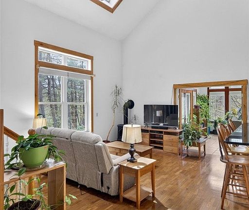 3rd image of 366 Hurd Rd