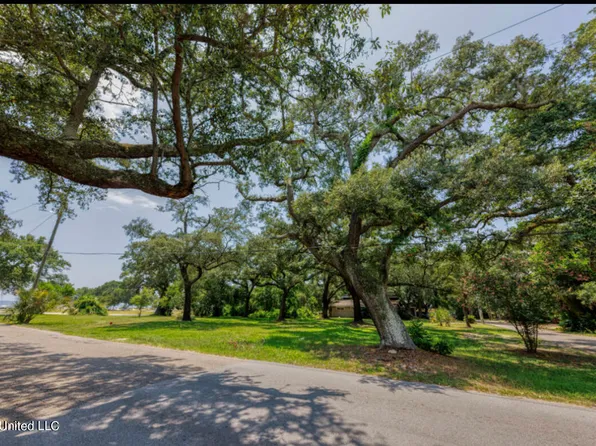 127 & 133 Iberville Dr #2, Biloxi, MS 39531