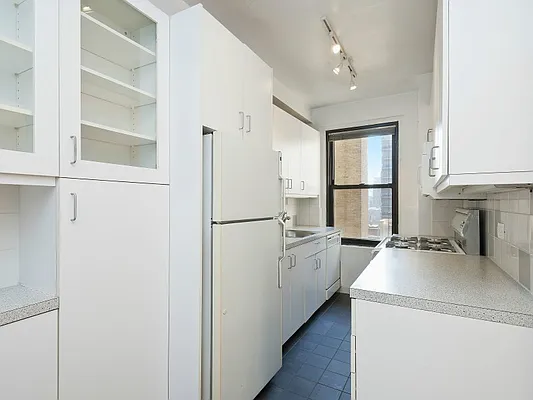 Sold by Sotheby's International Realty | media 11