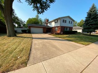 1509 Maple Ln, Elgin, IL 60123