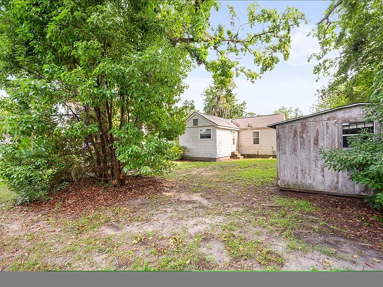 2208 E 56th St — Photo 22