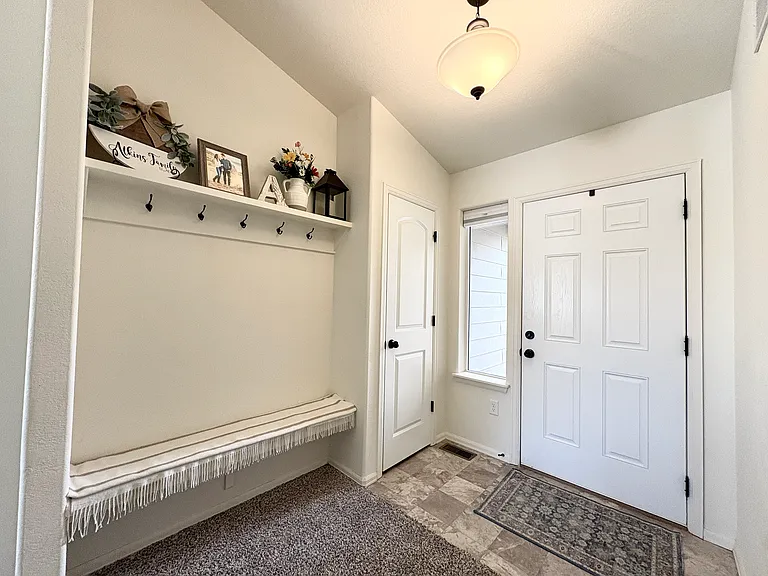 916 Greenbrook Dr — Photo 6