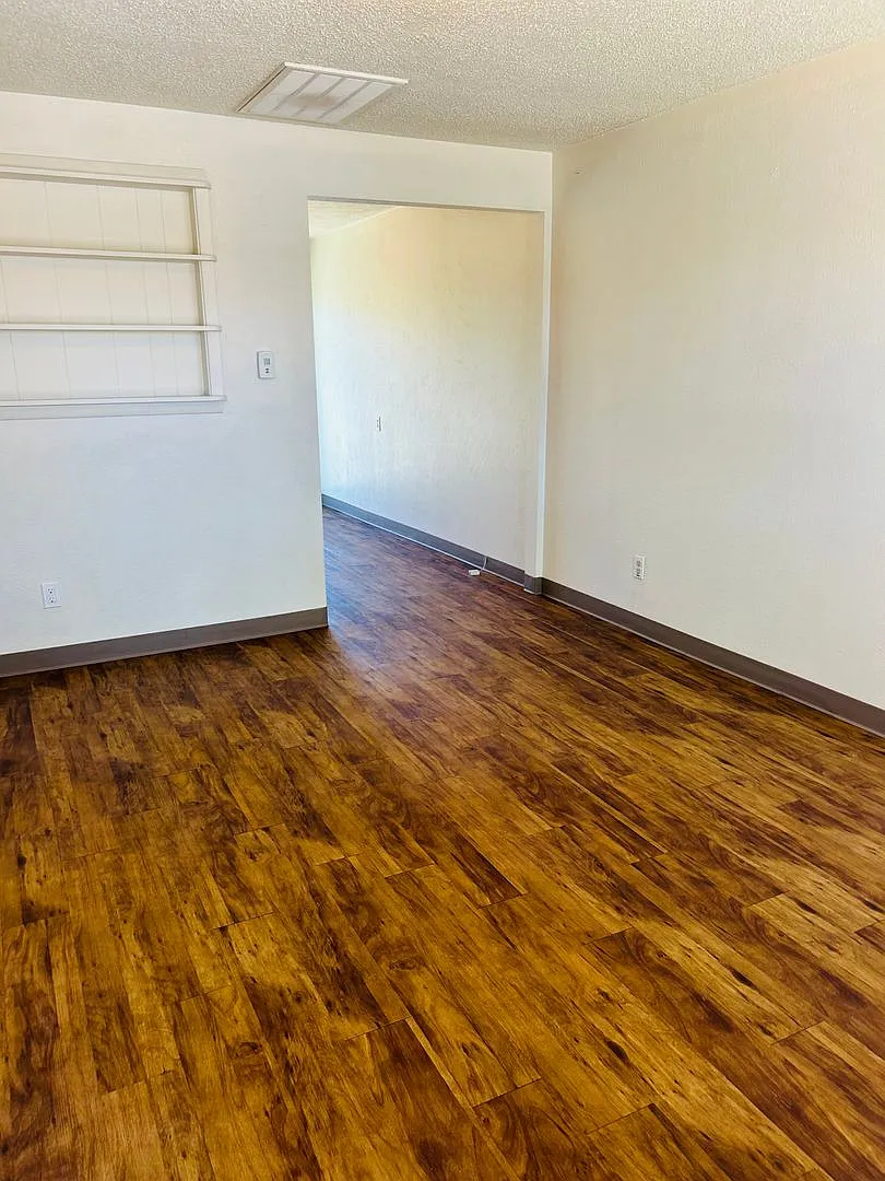 4904 South Iowa Avenue — Photo 3