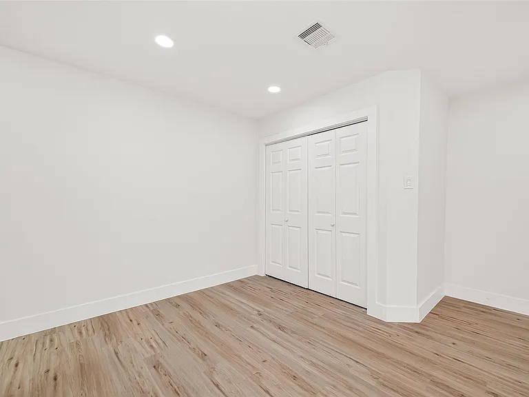 6615 W Montgomery Rd — Photo 16