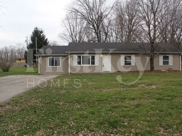 9440 Port Royal Dr, Martinsville, IN 46151