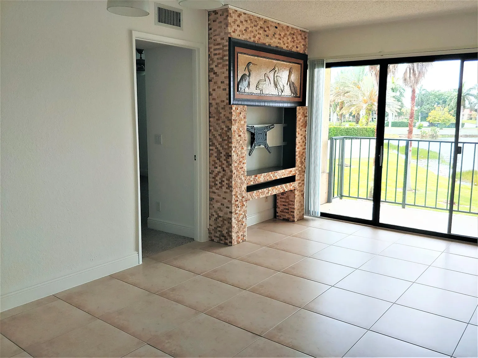 2 bed, 2.0 bath, 916 sqft, $1,850 — Photo 3