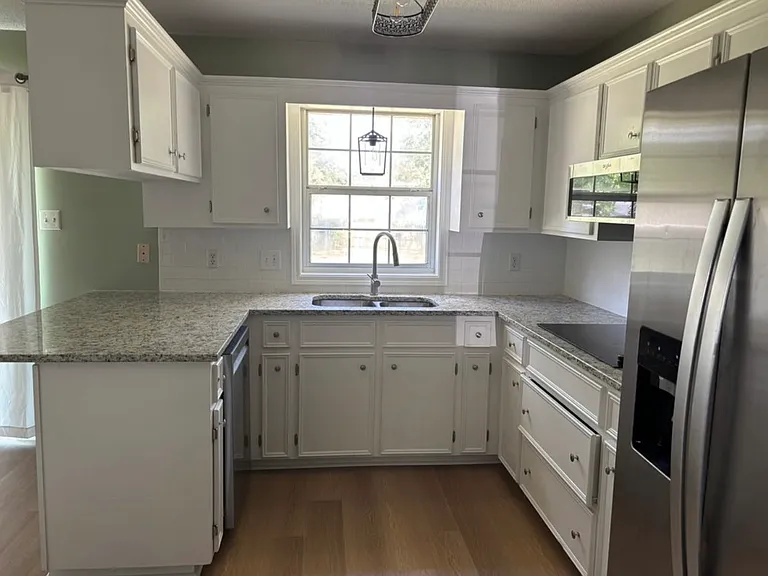 211 Stonecliff Dr — Photo 5