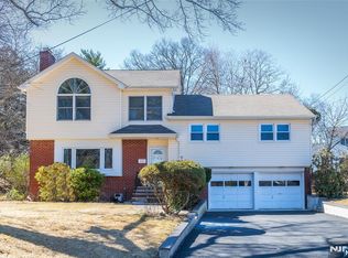 156 Jeffer Ct, Ridgewood, NJ 07450