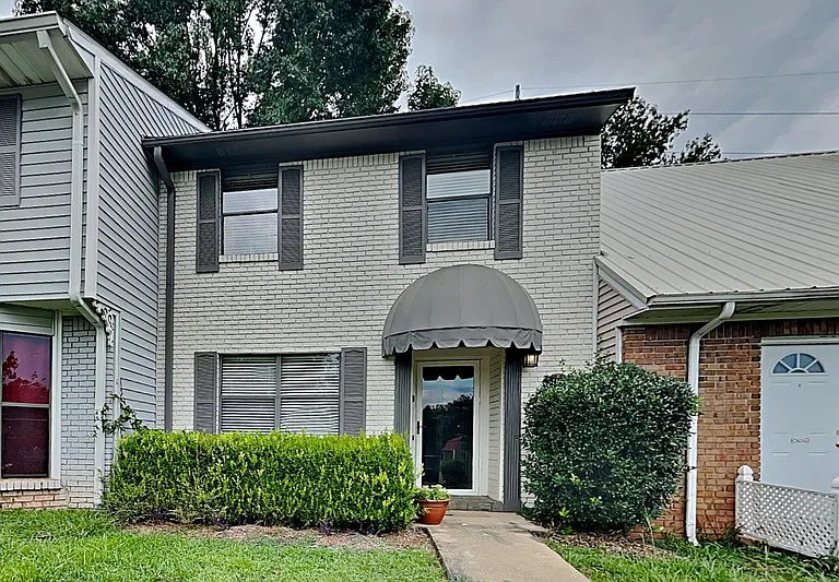 2468 Hampstead Dr — Photo 1