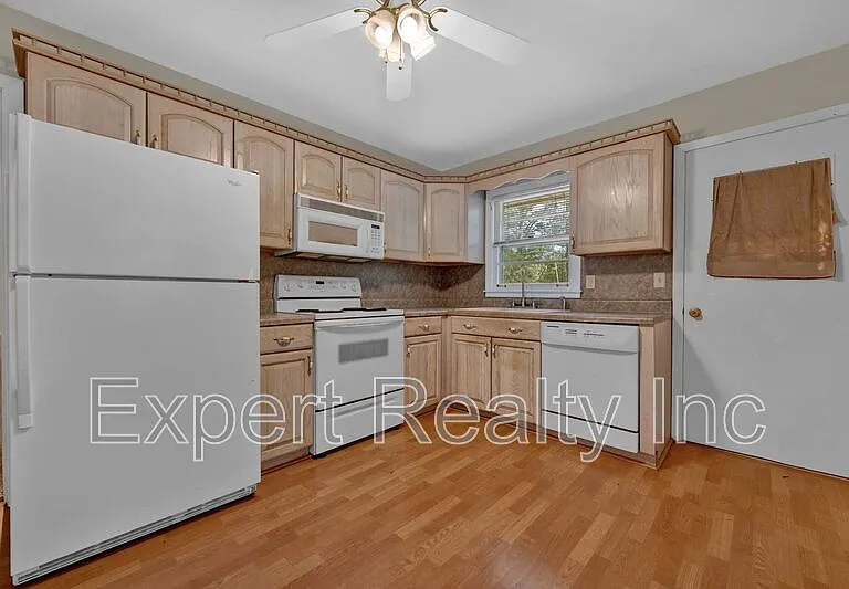 2249 4th Place Cir NE — Photo 5