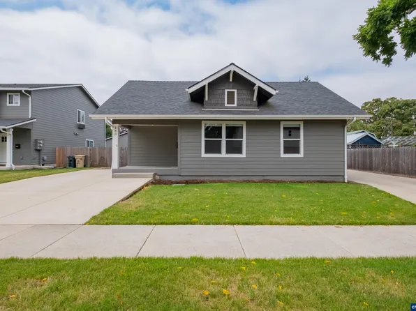 180 Hiatt St, Lebanon, OR 97355