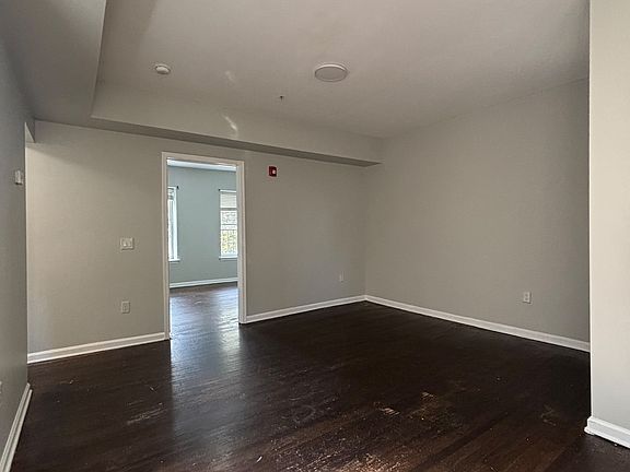 3rd image of 211 Summer Ave #7