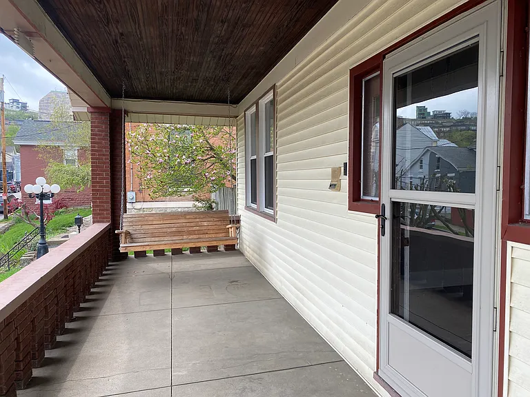 614 W 11th St — Photo 3