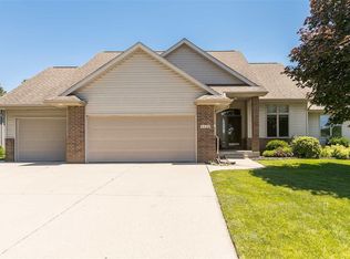 1120 Goldenrod Dr, Iowa City, IA 52246