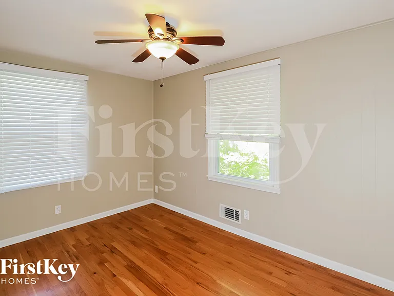 8408 W 89th St — Photo 12