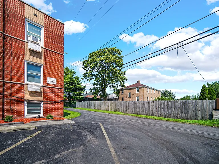 1307 Calumet Ave — Photo 3