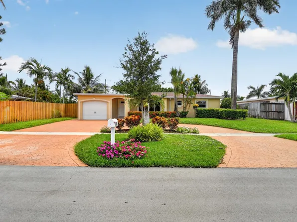 2250 NE 4th Ct, Boca Raton, FL 33431