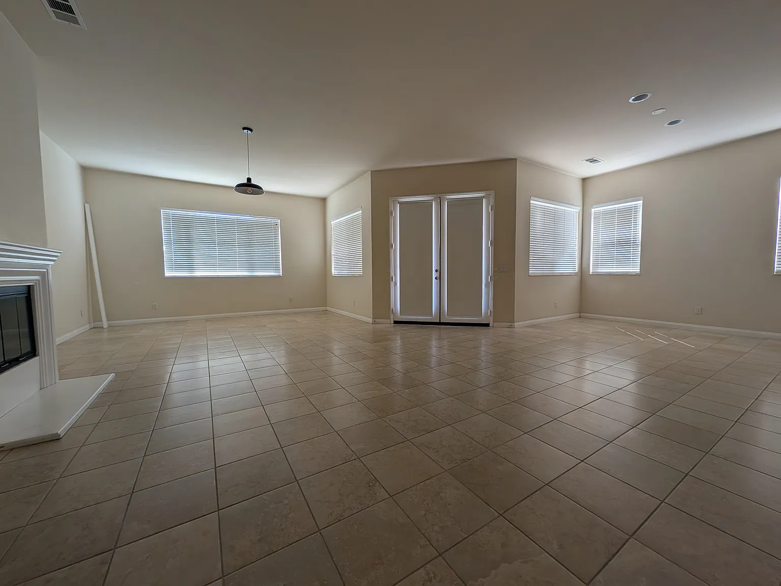 2 bed, 2.5 bath, 2167 sqft, $2,300 — Photo 3