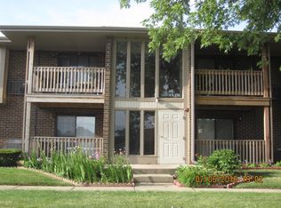 601 Garden Cir APT 4, Streamwood, IL