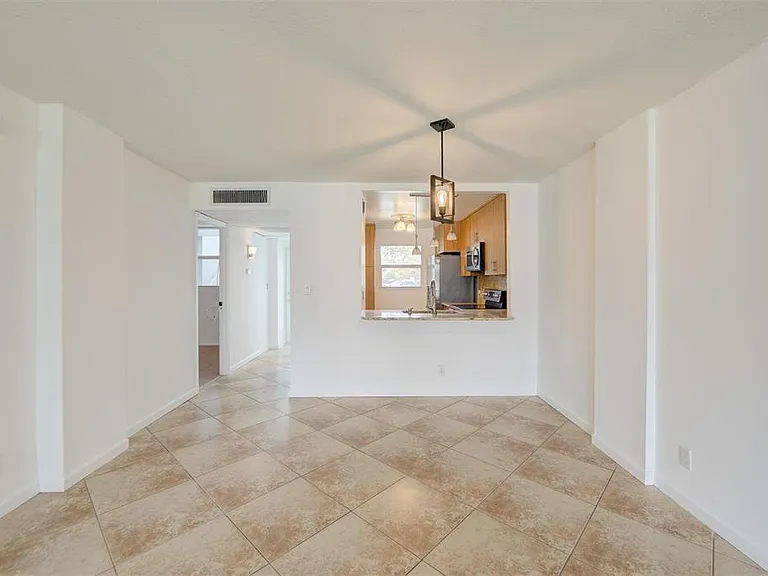 113 Royal Park Dr #1H — Photo 8