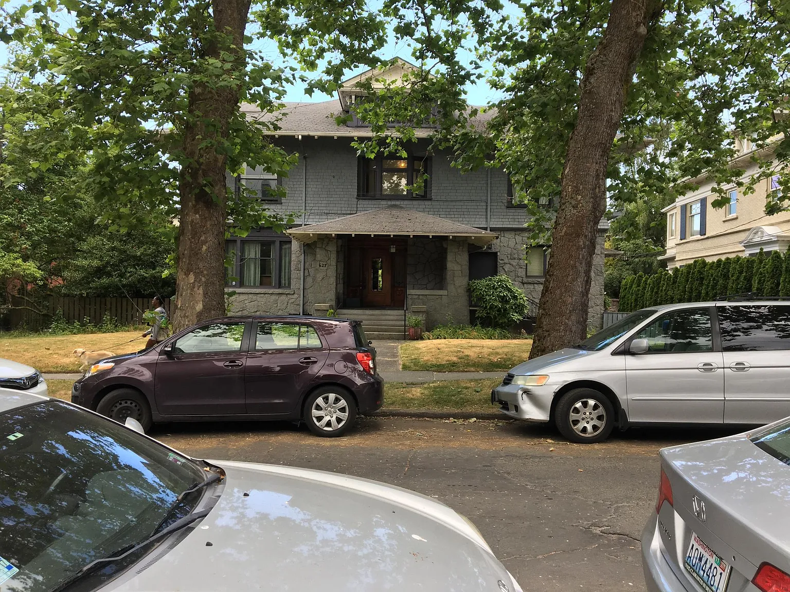 627 14th Ave E — Photo 1