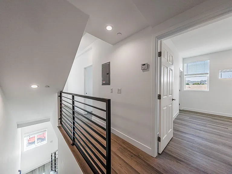 3015 Alsace Ave — Photo 82