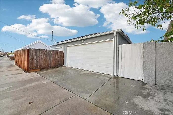 835 N Pine St — Photo 32