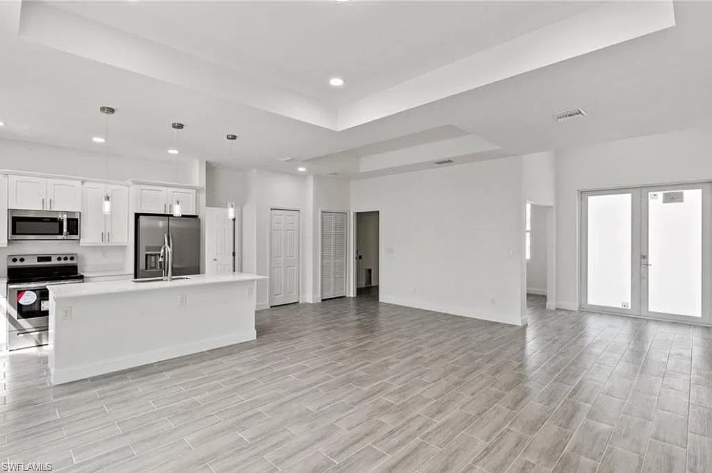 3 bed, 2.0 bath, 1633 sqft, $2,100 — Photo 3