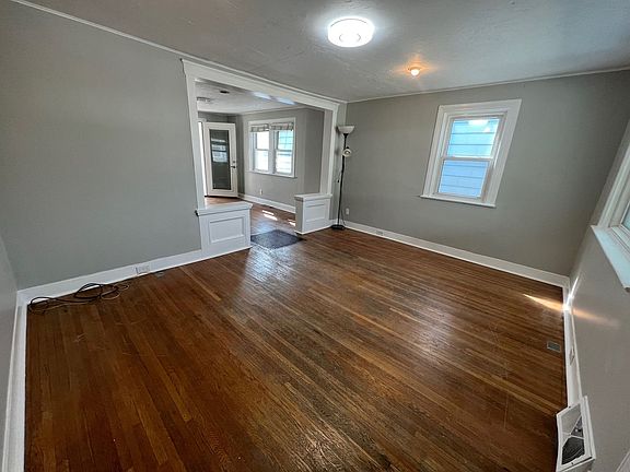 3rd image of 731 S Newberry St